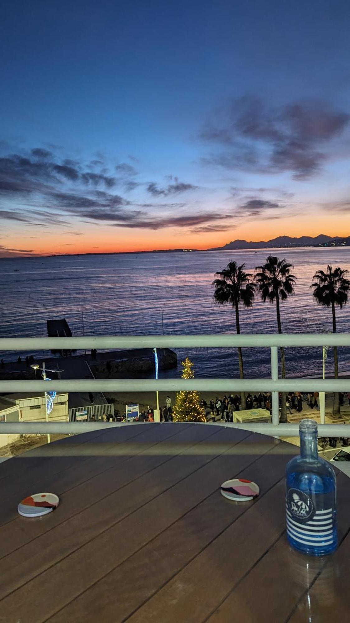 Superbe Appartement Vue Mer Panoramique Juan-les-Pins Exteriér fotografie