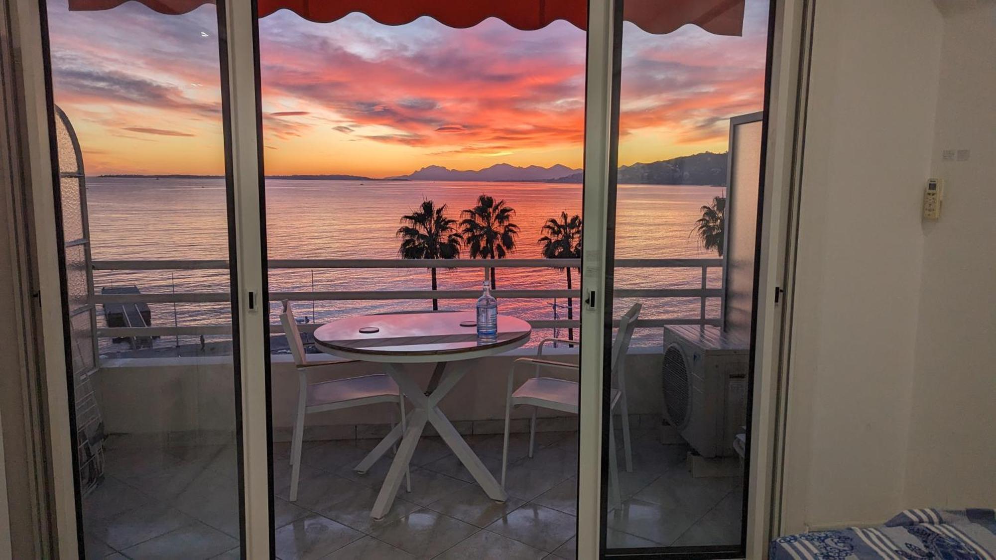 Superbe Appartement Vue Mer Panoramique Juan-les-Pins Exteriér fotografie
