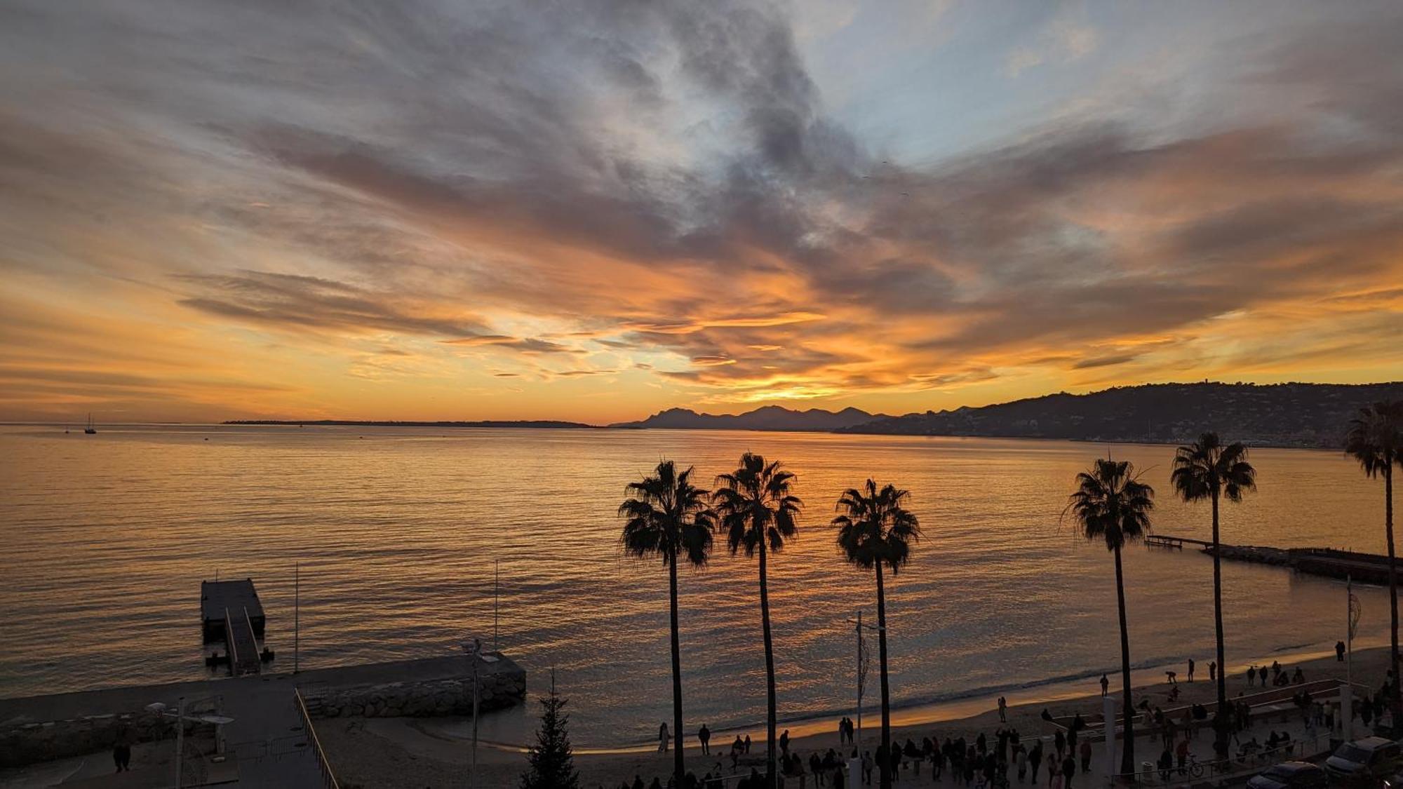 Superbe Appartement Vue Mer Panoramique Juan-les-Pins Exteriér fotografie