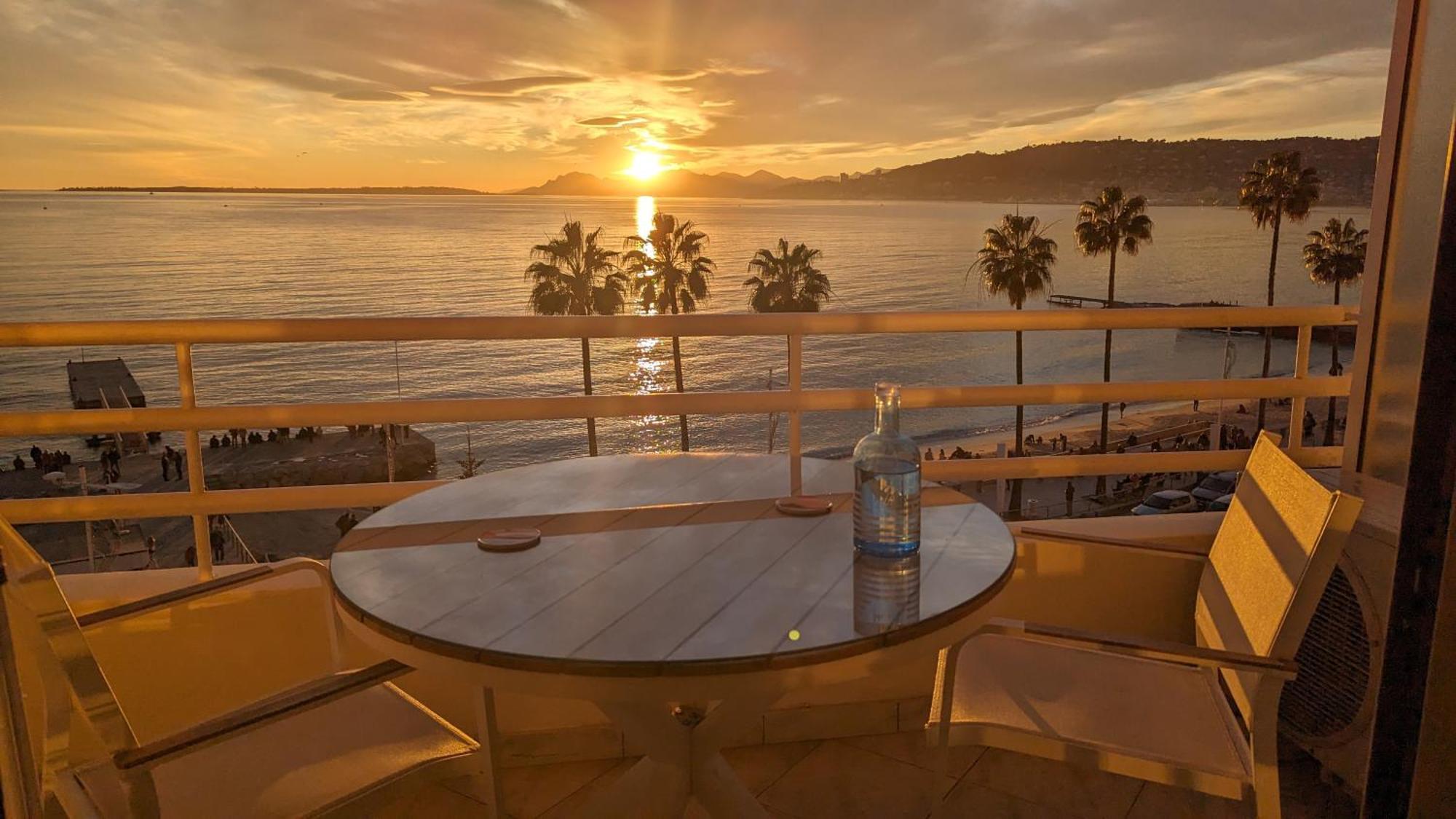 Superbe Appartement Vue Mer Panoramique Juan-les-Pins Exteriér fotografie